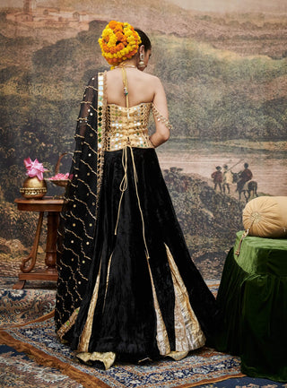 Surmayi Black Lehenga Set by Itrh available on Indiaspopup.com