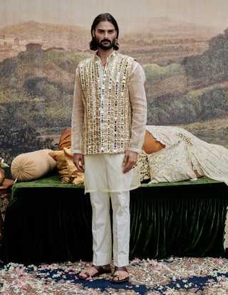 Falak White Kurta And Jacket Set by Itrh Men available on Indiaspopup.com