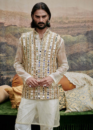 Falak White Kurta And Jacket Set by Itrh Men available on Indiaspopup.com