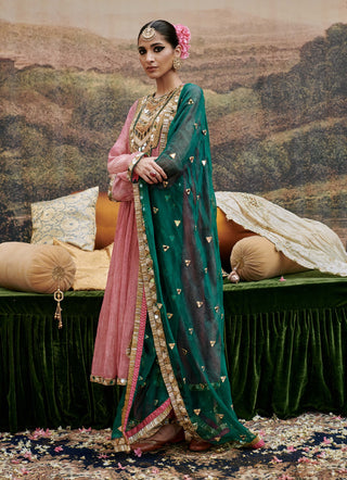 Padma Tabaan Pink Kurta Set by Itrh available on Indiaspopup.com