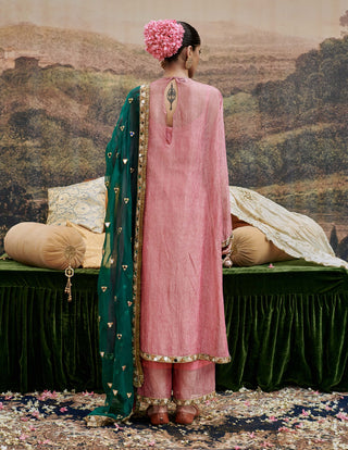 Padma Tabaan Pink Kurta Set by Itrh available on Indiaspopup.com