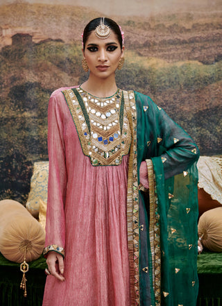 Padma Tabaan Pink Kurta Set by Itrh available on Indiaspopup.com