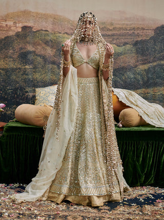 Shvet Afsana Ivory Lehenga Set by Itrh available on Indiaspopup.com