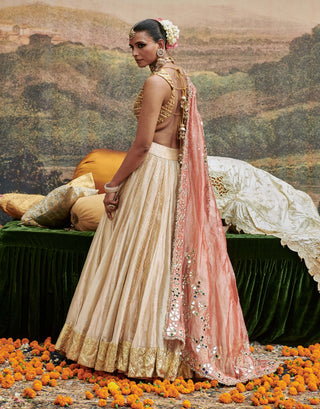 Svet Gulal Ivory Lehenga Set by Itrh available on Indiaspopup.com