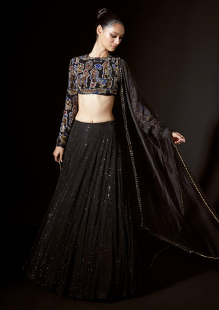 Figurine Flow Black Lehenga Set by Itrh, available on Indiaspopup.com