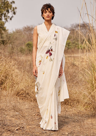 Kharakapas-Ketaki Offwhite Floral Sari And Blouse-INDIASPOPUP.COM
