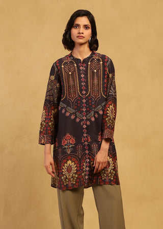 Black kiraj kurti