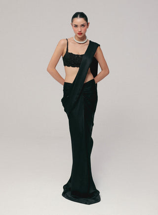 Black dramatic sari ensemble set