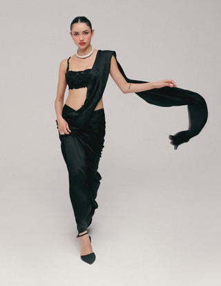 Black dramatic sari ensemble set