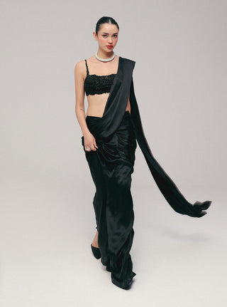Black dramatic sari ensemble set
