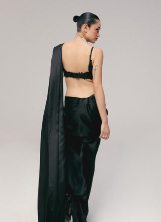 Black dramatic sari ensemble set