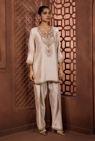 Chaandi shwet ivory kurta and farshi salwar
