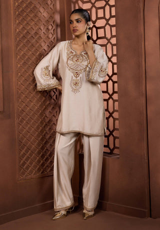Chaandi shwet ivory kurta and farshi salwar