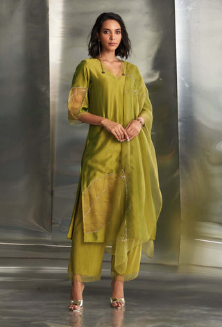 Berry Green Chanderi Kurta Set by Charkhee, available on Indiaspopup.com