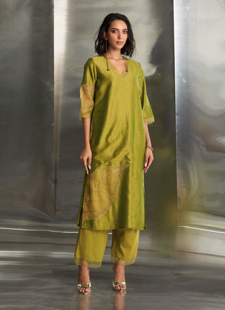 Berry Green Chanderi Kurta Set by Charkhee, available on Indiaspopup.com