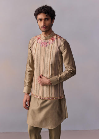 Arav green kurta and bundi set