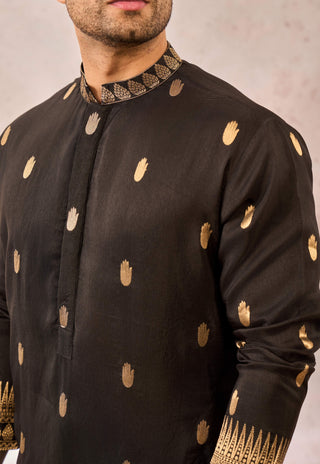 Black haaath phool kurta