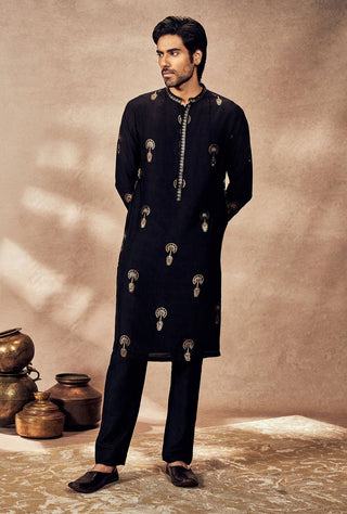 Black Travellers Palm Kurta And Pants by House Of Masaba Men, available on Indiaspopup.com