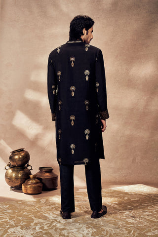 Black Travellers Palm Kurta And Pants by House Of Masaba Men, available on Indiaspopup.com