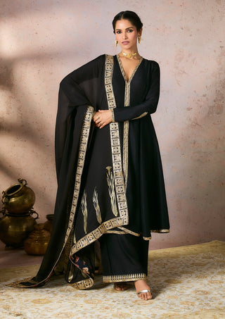 Black Whispering Lily Kurta Set by House Of Masaba, available on Indiaspopup.com