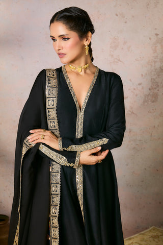 Black Whispering Lily Kurta Set by House Of Masaba, available on Indiaspopup.com