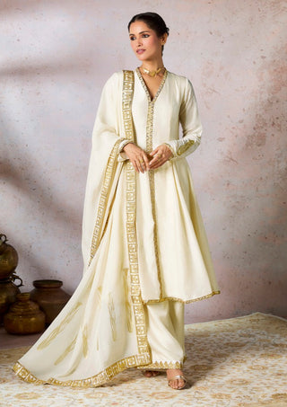 Ivory Whispering Lily Kurta Set by House Of Masaba, available on Indiaspopup.com