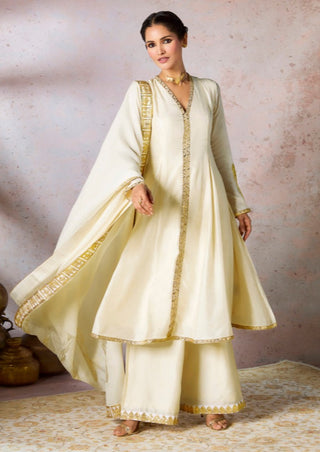 Ivory Whispering Lily Kurta Set by House Of Masaba, available on Indiaspopup.com