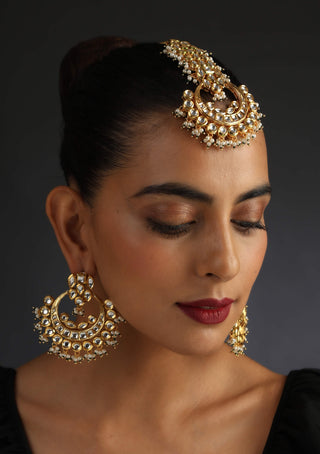 Swabhimann Jewellery-White Gold Tone Kundan Maang Tikka And Earrings Set-INDIASPOPUP.COM
