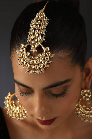 Swabhimann Jewellery-White Gold Tone Kundan Maang Tikka And Earrings Set-INDIASPOPUP.COM
