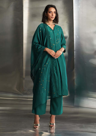 Emerald Green Relaxed Kurta Set by Charkhee, available on Indiaspopup.com