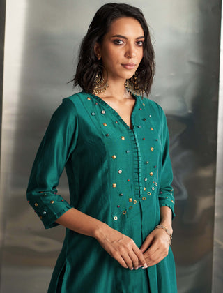 Emerald Green Relaxed Kurta Set by Charkhee, available on Indiaspopup.com