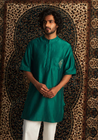 Emerald Green Short Sleeved Kurta And Pyjamas by Charkhee Men available on Indiaspopup.com