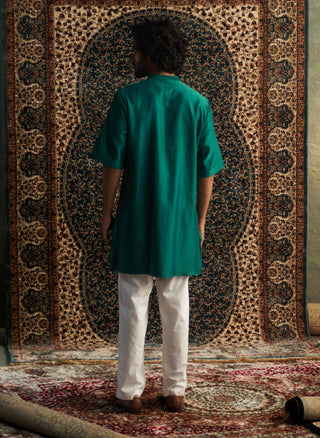 Emerald Green Short Sleeved Kurta And Pyjamas by Charkhee Men available on Indiaspopup.com