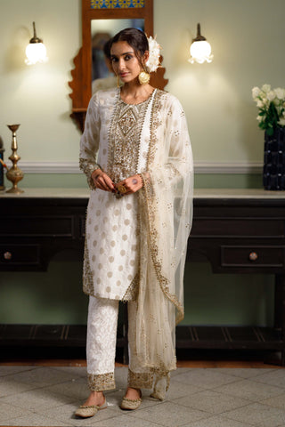 Gauhar Off-White Straight Kurta Set by Payal Singhal available on Indiaspopup