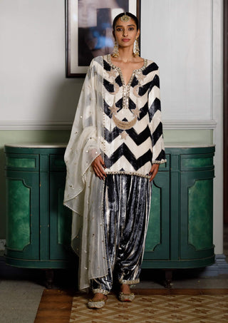 Asfi black & white embroidered kurta set