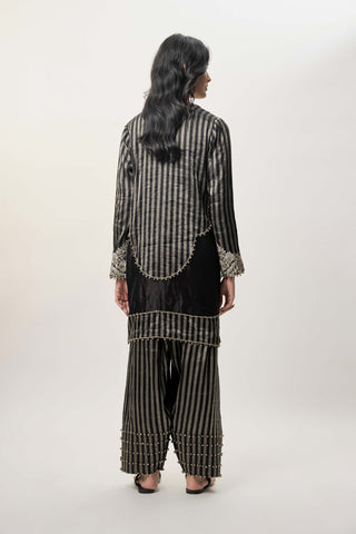 Nysa black stripe tissue kurta set