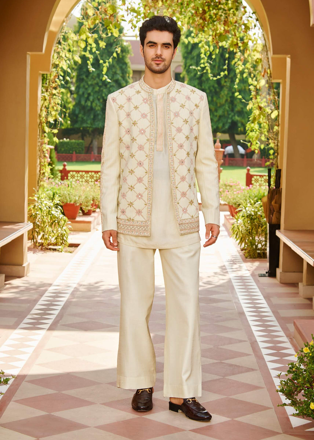 Mehr open embroidered jacket set