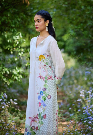 Malibu Straight Off-White Kaftan by Pozruh, available on Indiaspopup.com