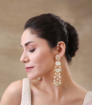 Yashvi white kundan earring