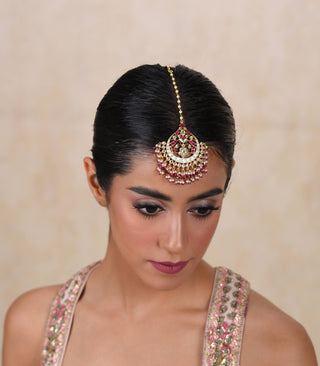 Sadhna Mint And Red Kundan Tika by Preeti Mohan available on Indiaspopup.com