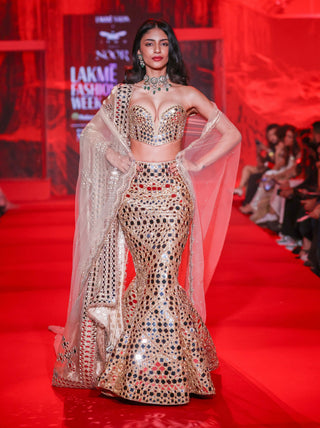 Tarakshi gold lehenga set