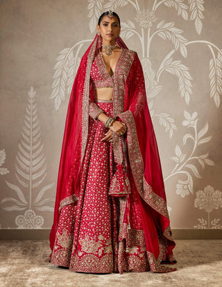 Zaraana Red Lehenga Set by Ridhi Mehra available on Indiaspopup