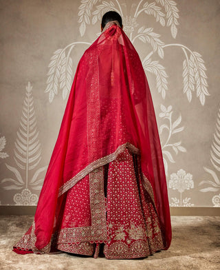 Zaraana Red Lehenga Set by Ridhi Mehra available on Indiaspopup