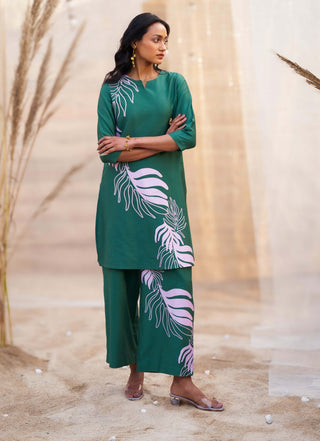 Green bold leaf-print tunic and pants