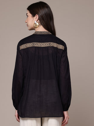 Black solid full sleeve top