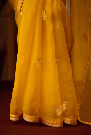 Mustard Yellow Sari Set by Shyam Narayan Prasad available on Indiaspopup.com