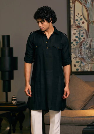 Black Blended Linen Pintuck Kurta by Siddartha Tytler Men, available on Indiaspopup.com