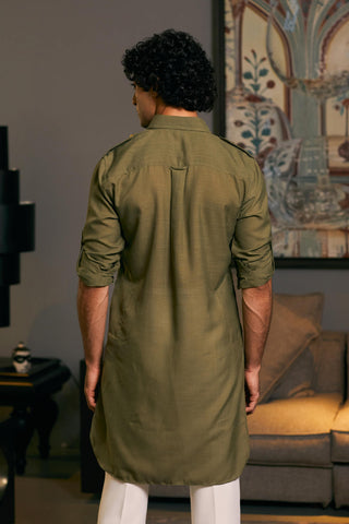 Olive Blended Linen Pintuck Kurta by Siddartha Tytler Men, available on Indiaspopup.com