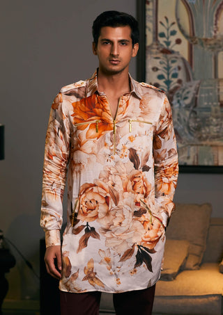 Moth Bamberg Satin Printed Zipper Kurta by Siddartha Tytler Men, available on Indiaspopup.com