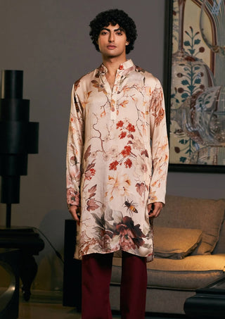 Bumble Bee Bamberg Satin Printed Kurta by Siddartha Tytler Men, available on Indiaspopup.com